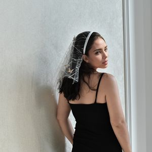 <span class=keywords><strong>Voile</strong></span> en dentelle courte YouLaPan M184 pour femmes, style bandeau avec décoration papillon 3D, adapté aux femmes aux cheveux courts - Product Image 4