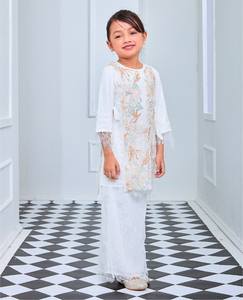 Ensemble personnalisé Islma Baju Kurung <span class=keywords><strong>maman</strong></span> et enfants 2 pièces en mousseline de soie avec haut et jupe en diamant - Product Image 3