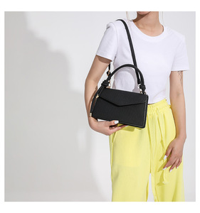 กระเป๋าผู้หญิงดีไซน์เฉพาะตัว รุ่นใหม่ สไตล์หรูหรา แฟชั่นทันสมัย สะพายไหล่เดียว ทรงสี่เหลี่ยมเล็ก - Product Image 6