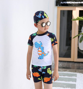 <span class=keywords><strong>Maillot</strong></span> <span class=keywords><strong>de</strong></span> <span class=keywords><strong>bain</strong></span> 3 pièces OEM bon marché pour bébés garçons manches courtes dinosaure Rashguard pantalon à carreaux manches courtes dinosaure bébé - Product Image 2