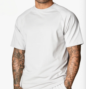 HUCAI Camiseta de entrenamiento de gimnasia personalizada para hombre 100% algodón Spandex Regular Fit cuello redondo manga corta raglán diseño en blanco ropa deportiva - Product Image 6