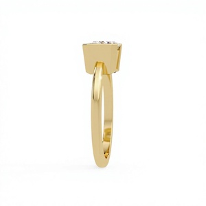 Anillo de compromiso de lujo con diamante cultivado en laboratorio de corte esmeralda de 2.00 CT, engaste medio bisel orientado de este a oeste, en oro amarillo de 14K, para bodas y fiestas - Product Image 6