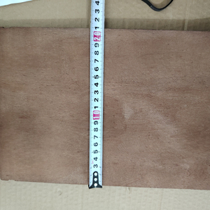 Présentoir en contreplaqué pour menu en bois avec élastiques, planche à découper sur pied - Product Image 5