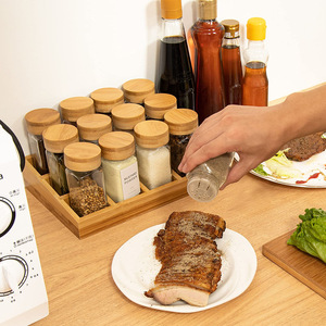 रसोई के लिए ग्लास जार + बेज लिड्स के साथ मुफ्त खड़े बांस काउंटरटॉप मसाला रैक - Product Image 3