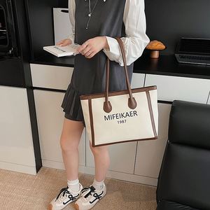 กระเป๋าโท้ทสำหรับเดินทาง ช้อปปิ้ง ทำธุรกิจ  ขนาดใหญ่ ใส่ของได้เยอะ  พร้อมโลโก้สั่งทำพิเศษ สำหรับผู้หญิง - Product Image 6
