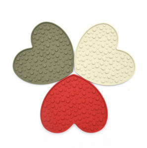 Prato de Alimentação Lenta em Forma de Coração para Gatos, Tigela de Silicone para Lamber, Tapete em Forma de Coração, Silicone de Grau Alimentício - Product Image 1