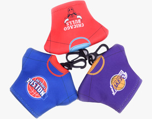 Best Price Portable Microfiber Eyeglasses Cleaning Cloth with Keychain Storage Pouch Custom Logo Printing Stylish Anime Design - Product Image 5