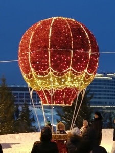 Lampes décoratives LED étanches IP65 en forme de montgolfière pour festivals en plein air, fêtes et célébrations hivernales - Product Image 1