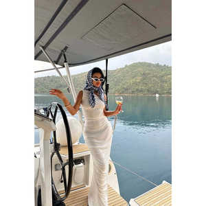 Robe de soirée dos nu Antonella avec accessoires élégants - Product Image 4