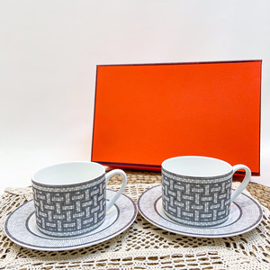 Ensemble de tasses à café et soucoupes en céramique européenne de luxe, porcelaine osseuse avec technique de gravure, thé de l'après-midi, tasse de bureau avec coffret cadeau - Product Image 2