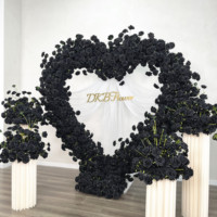 Arrangement de fleurs de mariage personnalisé DKB arc de mariage en forme de coeur fleurs arc de coeur rose en soie noire pour mariage