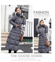 Manteaux d'hiver minces et matelassés Manteau long en duvet pour femme Col en fourrure Capuche Vêtements d'extérieur personnalisés Coton épais rembourré Vestes longues Puffer