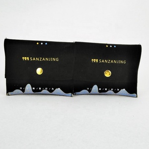 Bolsa de Regalo de Terciopelo Negro con Logotipo Personalizado, Bolsa de Joyería con Inserto para Tarjetas, para Anillos y Collares - Product Image 5