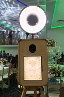 Photomaton vintage en bois massif léger avec écran tactile de 18,5 pouces pour les fêtes et les mariages, diffusion en direct