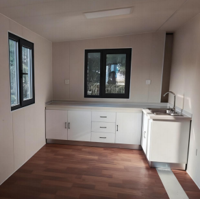 บ้านพักสำเร็จรูปแบบสองชั้นขนาด 20 ฟุต รุ่น Apple Cabin BungalowTiny Hotel พร้อมกระจกพาโนรามา สำหรับโฮมสเตย์และพื้นที่สำนักงาน ออกแบบตามสั่งสำหรับการค้าข้ามพรมแดน - Product Image 2