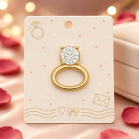 Broche en émail souple 3D UV en forme de bague de fiançailles, bijou plaqué or, badges métalliques personnalisés, vente en gros