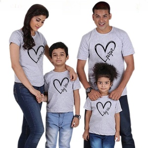 Vente en gros de tenues assorties pour la famille, à la mode, décontractées, d'été, t-<span class=keywords><strong>shirt</strong></span> respirant et solide avec imprimé personnalisé - Product Image 1