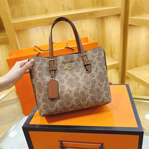 Bolso Tote Coach Signature Mediano Marrón con Asa de Cuero, Bolso de Hombro y Bandolera para Mujer - Product Image 1
