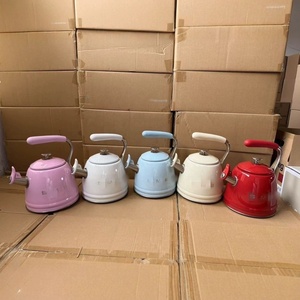 Bouilloire électrique sifflante sans fil de style italien vintage 220V - Product Image 4