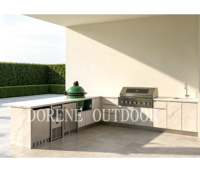 Cuisine extérieure modulaire élégante et durable avec barbecue, évier et four à pizza pour villa de style campagnard