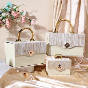 Cajas de Regalo Rectangulares Populares con Tapa y Asa de Bambú, Caja de Embalaje de Cartón Premium y Tela de Lana para Regalos - Product Image 4