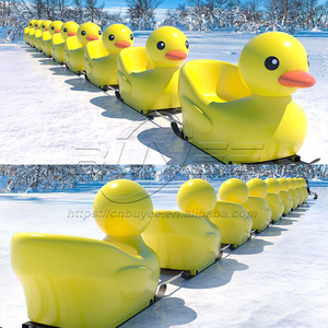 Luge à neige remorquable durable et amusante en forme d'animal en plastique jaune, écologique, certifiée sécurité, pour enfants et adultes - Product Image 2