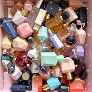Mini Eau de Parfum de Lujo con Aroma Duradero, Notas Amaderadas y Especiadas, Diseño Portátil para Uso Diario - Product Image 5