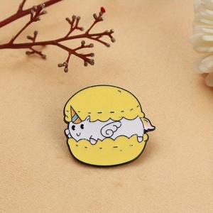 Stijlvolle En Grillige Broche Met Een Verborgen Eenhoorn, Perfect Voor Het Toevoegen Van Een Leuke Touch Aan Dagelijkse Outfits - Product Image 2