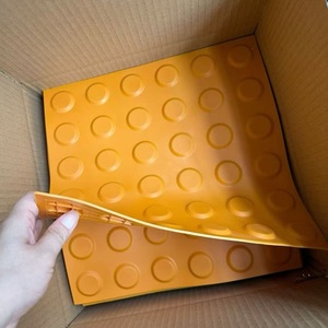 Witterungsbeständige Kunststoff-Taktile-Bodenplatten: Richtungsweisende Blindenleitsystem-Fliesen für Barrierefreie Postamtseingänge - Product Image 5