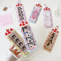 Porte-cartes 4 compartiments en PVC motif fraise Ins pour breloque de sac, support pour 4 photos, porte-photocard Kpop Idol pour pendentif de porte-clés
