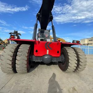 เครื่องยนต์วอลโว่ผลิตในสวีเดน รถยกตู้คอนเทนเนอร์มือสอง 45 ตัน ยี่ห้อ Kalmar รุ่น DRF450-60S5 รถยกตู้คอนเทนเนอร์มือสอง - Product Image 3