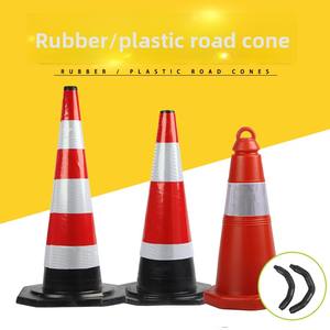 Barrière routière en plastique cône trafic pour pas de stationnement Restrictions de stationnement Installation essentielle pour la route - Product Image 2