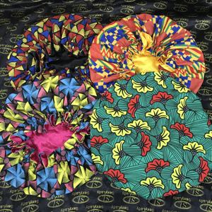 Haute qualité en gros luxe doux soie cheveux <span class=keywords><strong>Bonnet</strong></span> <span class=keywords><strong>Satin</strong></span> casquettes de sommeil impression africaine dames quotidien cire tissu Ankara <span class=keywords><strong>Bonnet</strong></span> - Product Image 6