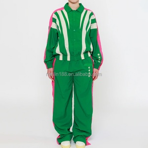 Conjuntos de Chándal de Poliéster al por Mayor, Chaqueta Cortavientos con Cremallera y Pantalones Jogger, Conjuntos Deportivos Personalizados, Chándal de Nailon para Mujer - Product Image 1