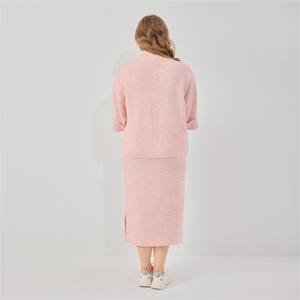 Özel Tasarım Kadın Vintage Sonbahar İlkbahar 2026 Örme Balıkçı Yaka Kazak ve Etekli Pembe İki Parçalı Süveter Takım - Product Image 5