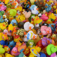 Canards en caoutchouc PVC jaunes licorne promotionnels, petits, assortis en vrac, jouets de bain flottants, jouets de bain en plastique couineurs (vache, cowboy, police)