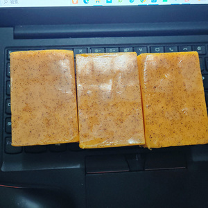 สบู่ก้อนสำหรับจุดด่างดำน้ำผึ้งขมิ้นมะนาวและกรดโคจิกทำให้ผิวหน้ากระจ่างใส - Product Image 3