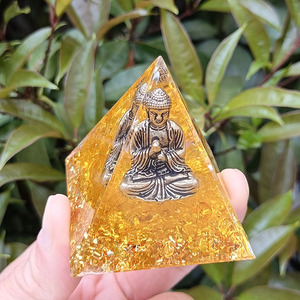 Statue de Bouddha, pyramide en cristal, résine époxy, décoration de maison, cadeau pour le salon, ornement de bureau Feng Shui - Product Image 4