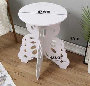 Table d'appoint élégante au design papillon blanc Table d'appoint ronde en bois pour salon et chambre à coucher - Product Image 1