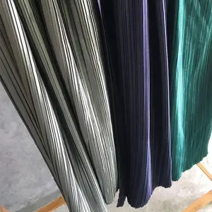 Elastik ipeksi saten pileli kumaş yüksek son giysi tasarımcısı kumaş