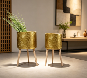 Pot de plante sur trépied à motif de feuilles, jardinière cylindrique sur pieds en bois, plante décorative d'intérieur et d'extérieur - Product Image 1