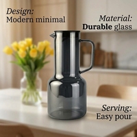 Pichet à eau moderne en verre coloré de 1600 ml avec couvercle, poignée et bec verseur – Compatible micro-ondes, sans BPA, pour eau froide/chaude, thé glacé, boissons, cuisine