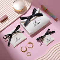 Lionwrapack : Obtenez des échantillons gratuits de pochettes à bijoux personnalisées avec logo - Velours de qualité supérieure