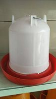 Vente en gros d'abreuvoirs et mangeoires pour volailles de 0,6 L, 1,0 L, 1,3 L, 2,5 L, 4 L, 6,5 L, 12 L, abreuvoir pour poulets, abreuvoir pour volailles, élevage de volailles