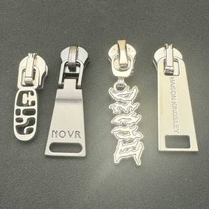 Consen Atacado Logotipo Personalizado Marca Gravado Raise Gold Silver Hoodie Metal <span class=keywords><strong>Zipper</strong></span> Puller para Saco De Roupas - Product Image 3