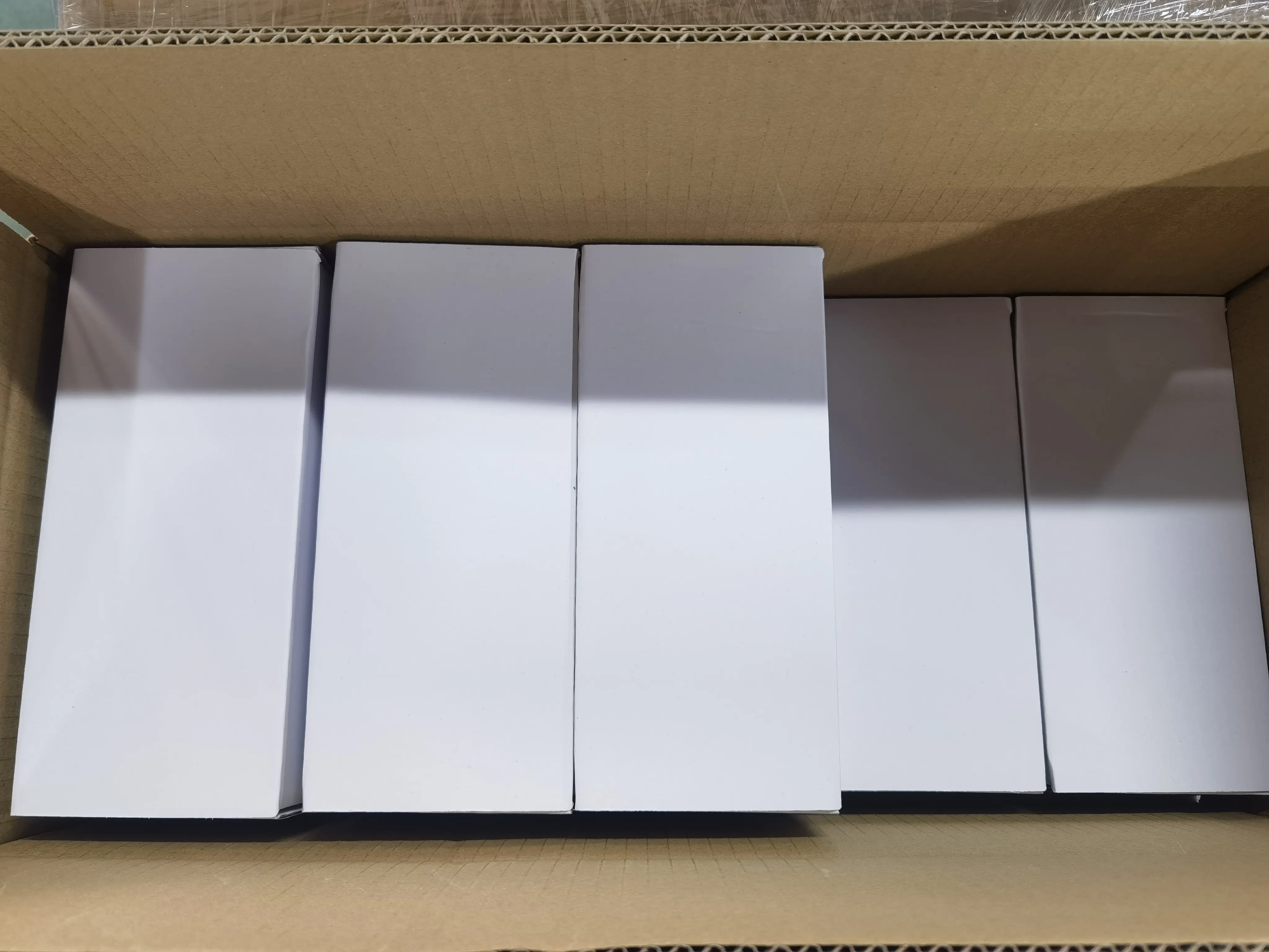 บัตรพลาสติกพีวีซี1K RFID ชิป S50ผลิตบัตรพลาสติก RFID สีขาว
