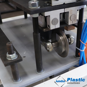 Machine d'extrusion de panneaux muraux en PVC WPC Anda Interior, <span class=keywords><strong>moteur</strong></span> <span class=keywords><strong>SIEMENS</strong></span>, double vis, haute capacité pour les profilés et les plaques - Product Image 4
