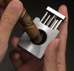 Nouveau coupe-cigare en acier inoxydable de luxe, portable, à bouton-poussoir, en forme de V, doublement pliable, en métal, coupe-cigare en V - Product Image 1