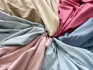 Tela de sarga de color sólido <span class=keywords><strong>100</strong></span> poliéster para el hogar, textil liso de microfibra, de alta calidad para sábanas y almohadas - Product Image 2
