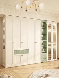 Armoire de chambre d'enfant rose pastel moderne, avec vitrine en verre côtelé, système de dressing encastré de luxe sur mesure - Product Image 2